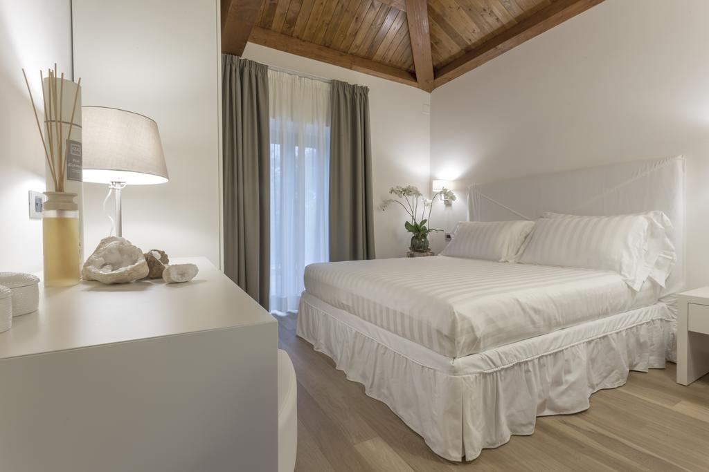 Tenuta Esdra Agrispa Pontecorvo Buitenkant foto